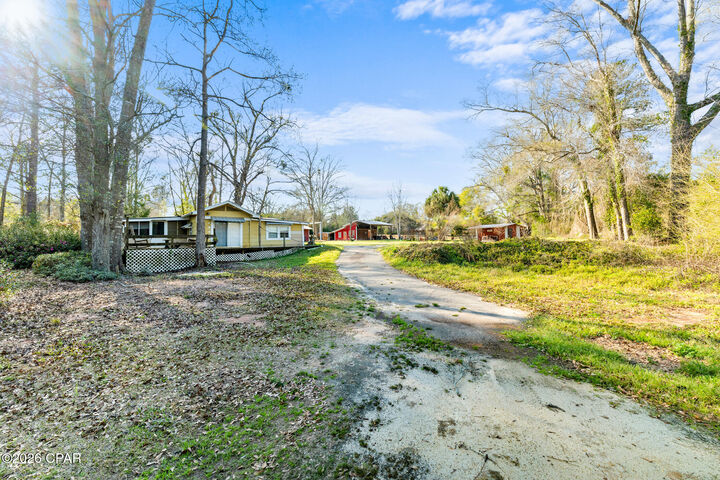 Property Photo: 3957 Highway 2 FL 32440