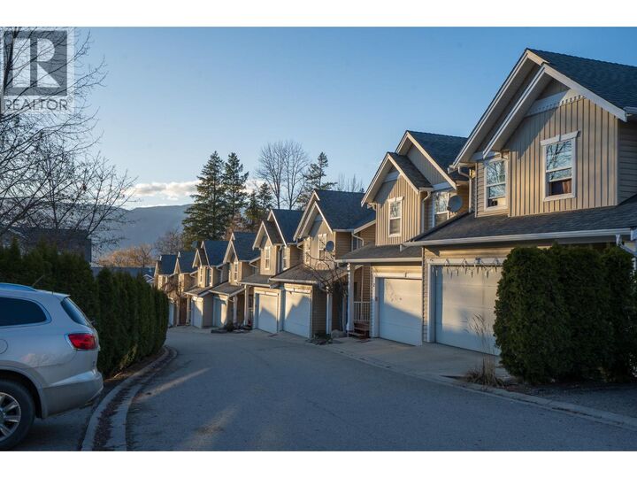 Property Photo: 671 24 Street Northeast 3 BC V1E 3P7