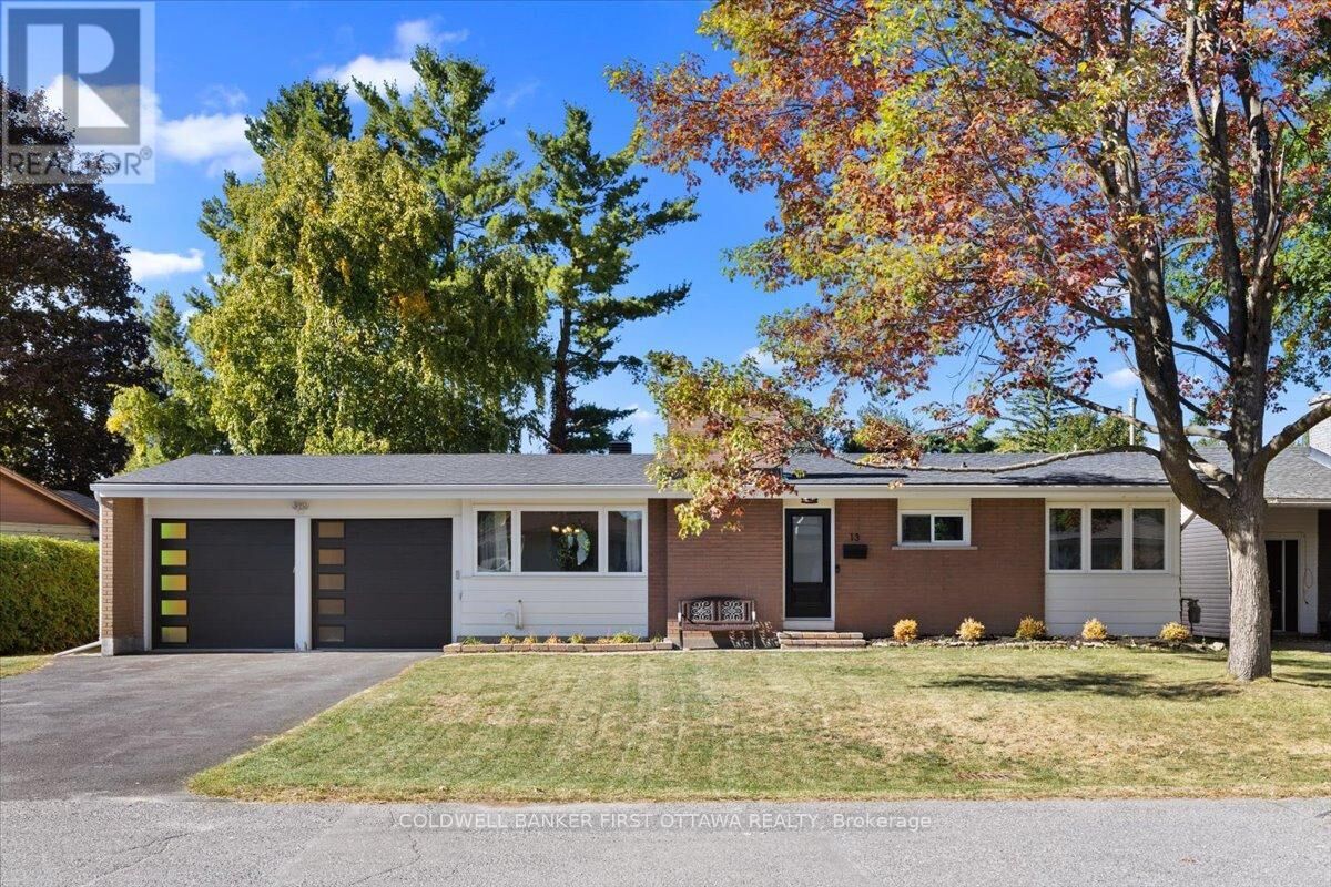 Property Photo:  13 Edgebrook Road  ON K2H 6C2 