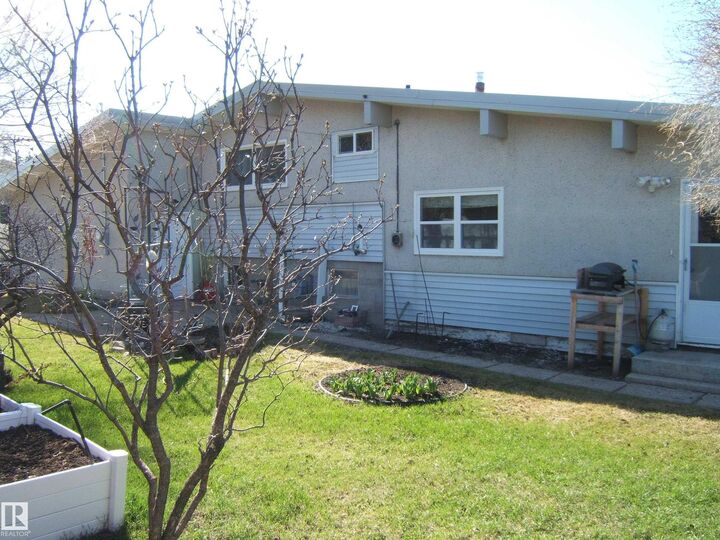 Property Photo: 4702 52 Avenue AB T0B 4K0