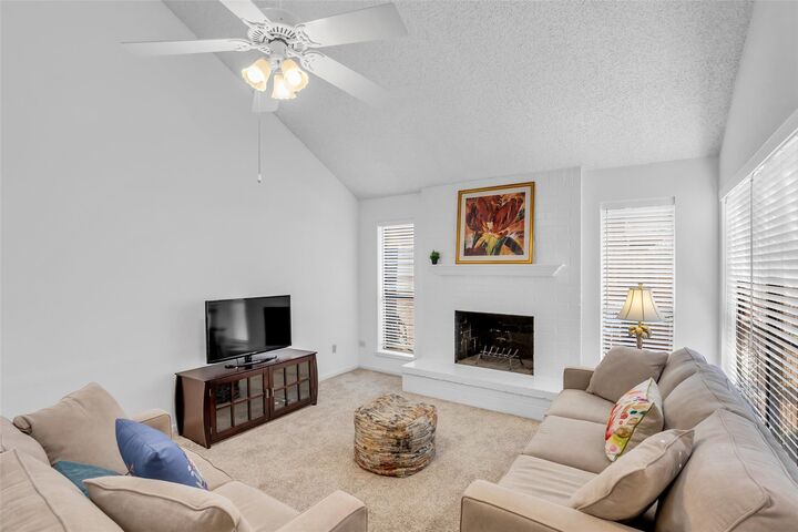 Property Photo: 13740 Hollowgreen Drive 605 TX 77082