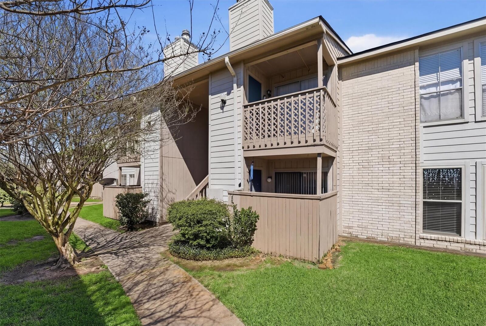 Property Photo: 3919 Fairmont Parkway 227 TX 77504