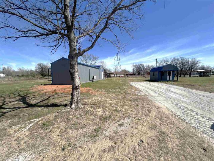 Property Photo:  124 NE Ellsworth Dr  OK 73006-2104 