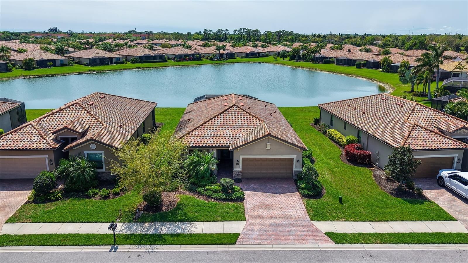 Property Photo:  6517 Willowshire Way  FL 34212 