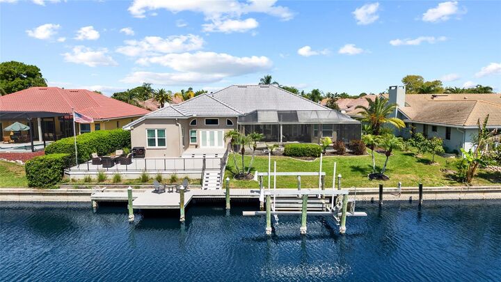 Property Photo: 9810 Compass Point Way FL 33615