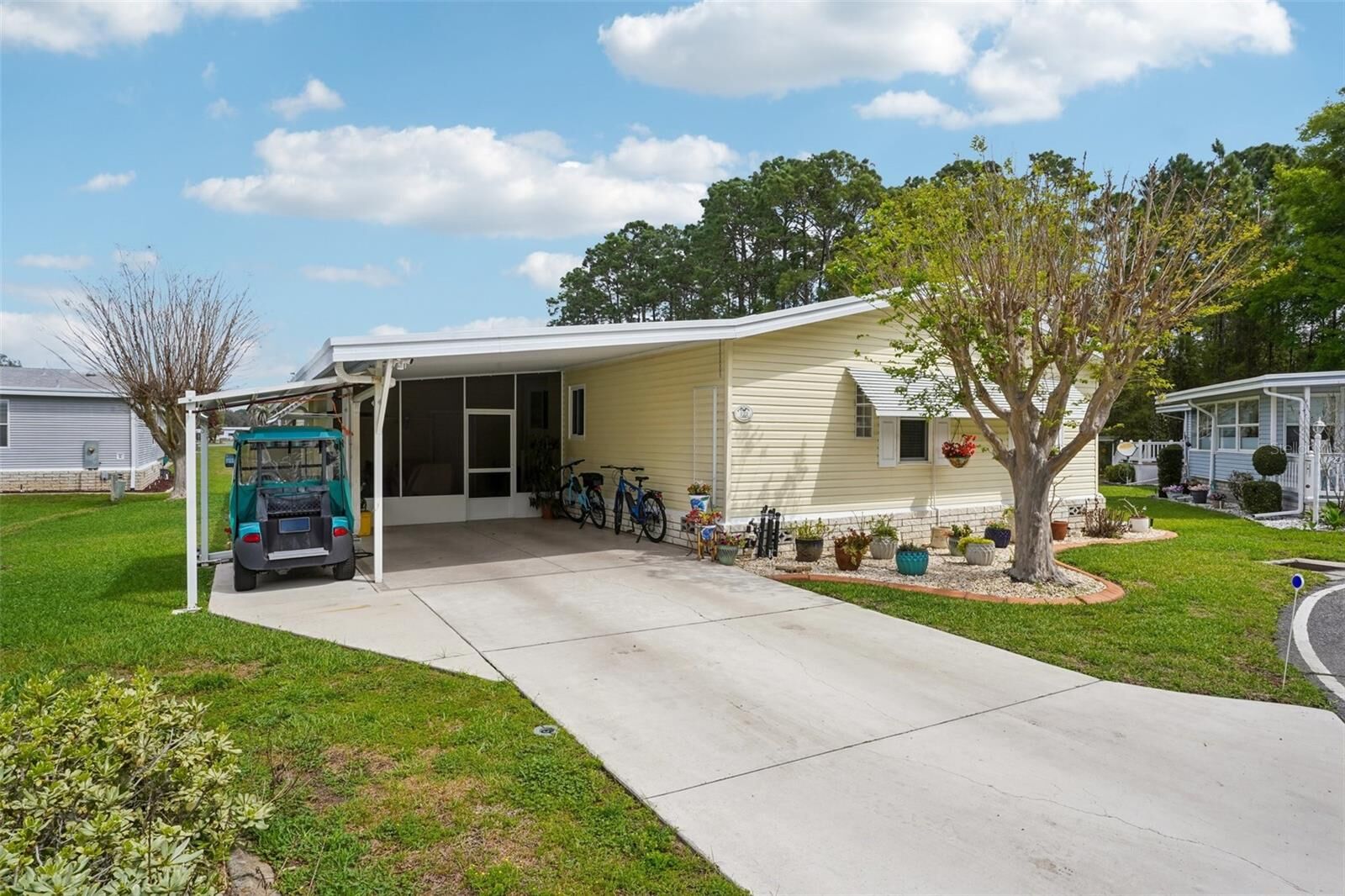 Property Photo:  122 Tamarisk Way  FL 34748 