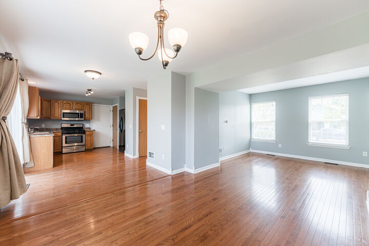 Property Photo:  841 Pond Brook Avenue  IL 60150 