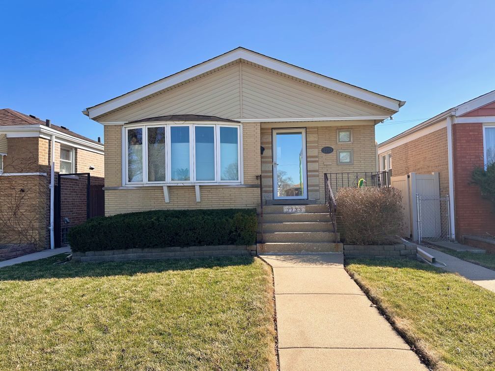 Property Photo: 7733 S Sawyer Avenue IL 60652