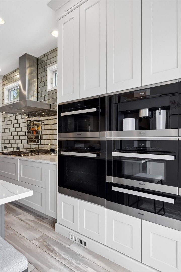 Property Photo:  425 S Quincy Avenue  IL 60521 