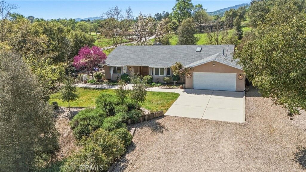 Property Photo:  13730 El Camino Real  CA 93422 