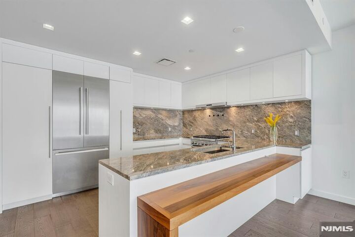 Property Photo:  320 Adolphus Avenue 1009  NJ 07010 