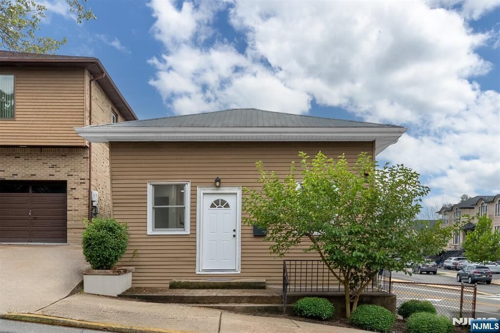 Property Photo:  418 E Brinkerhoff Avenue  NJ 07650 