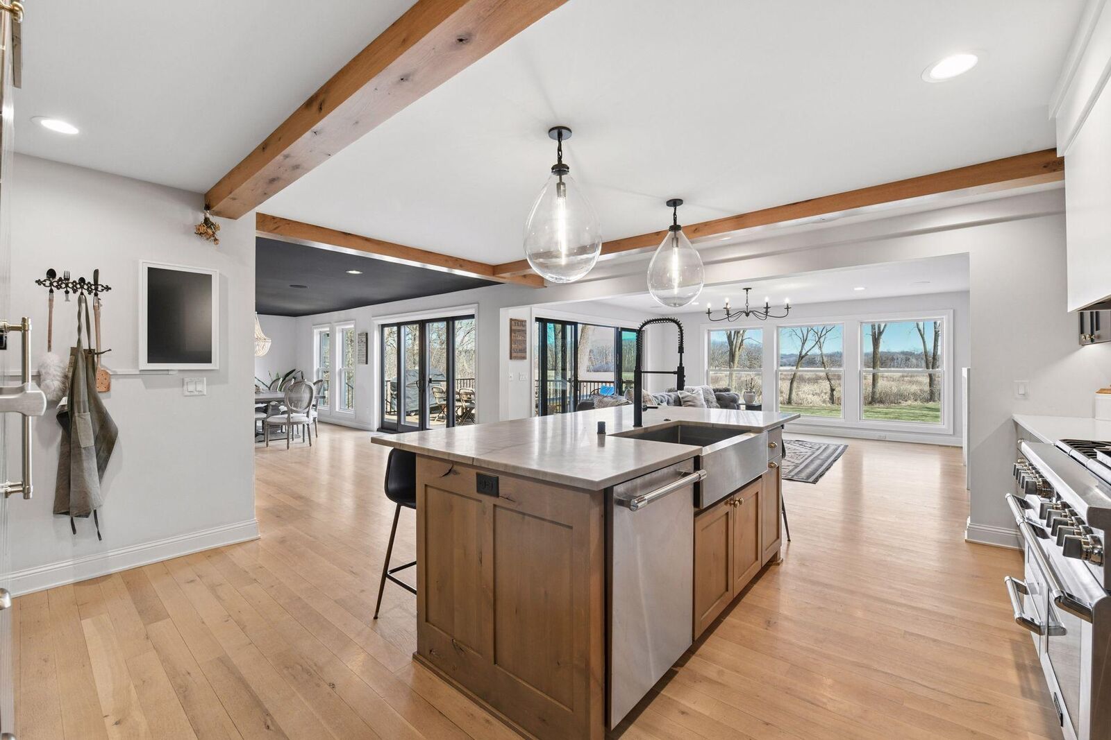 Property Photo:  3141 Fairchild Avenue  MN 55391 