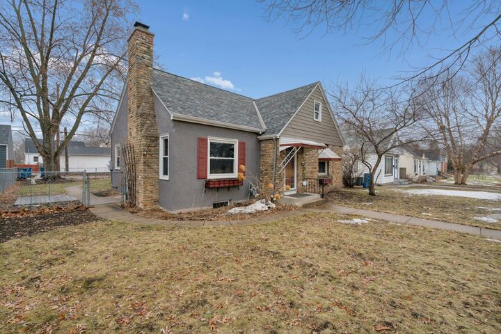 Property Photo: 2711 Xerxes Avenue N MN 55422