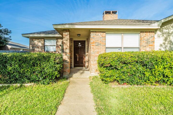 Property Photo:  1507 Crescent Lane  TX 75137 