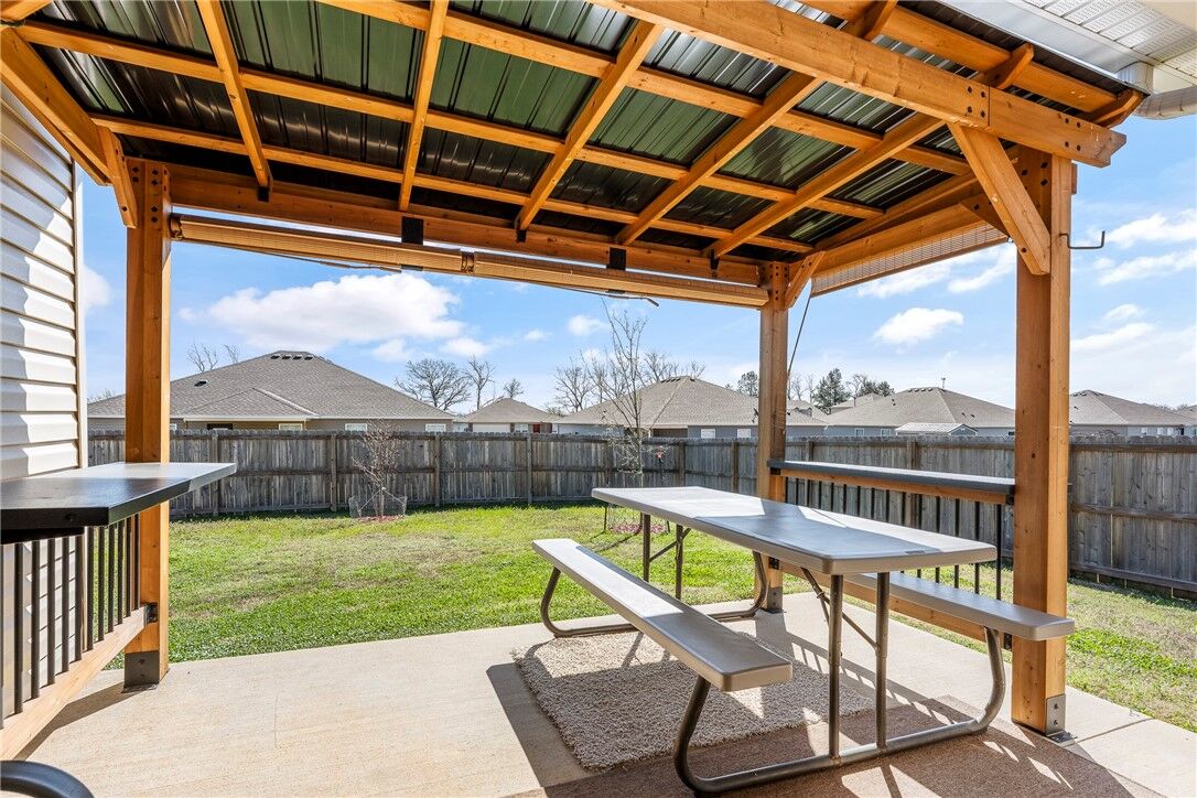 Property Photo:  2820 Murphy Street  AR 72751 