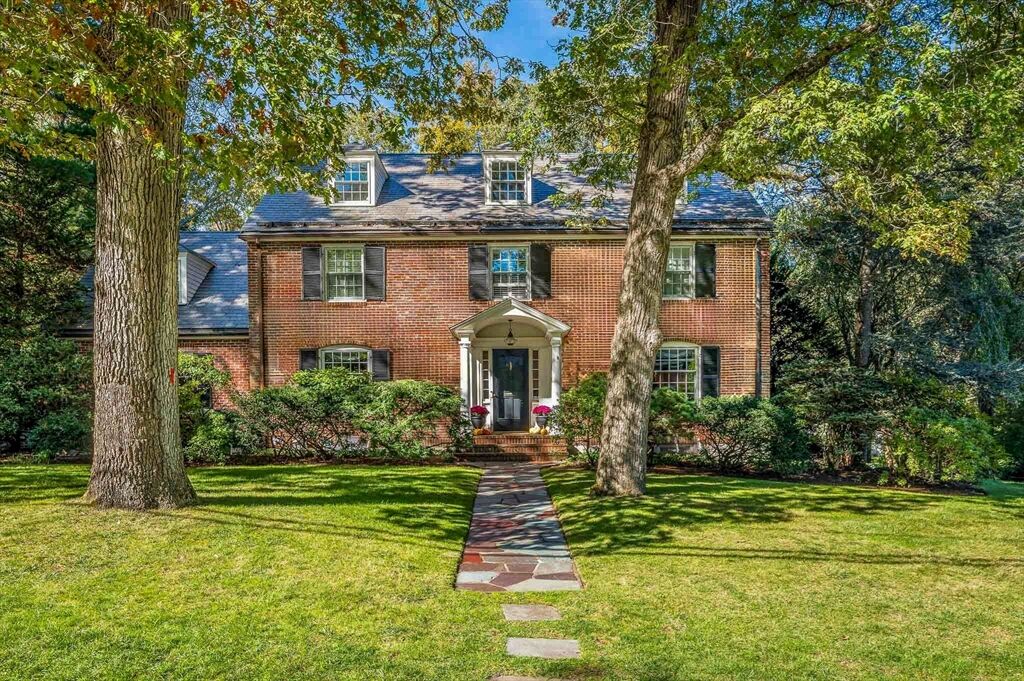 Property Photo: 10 Lanark Rd MA 02481