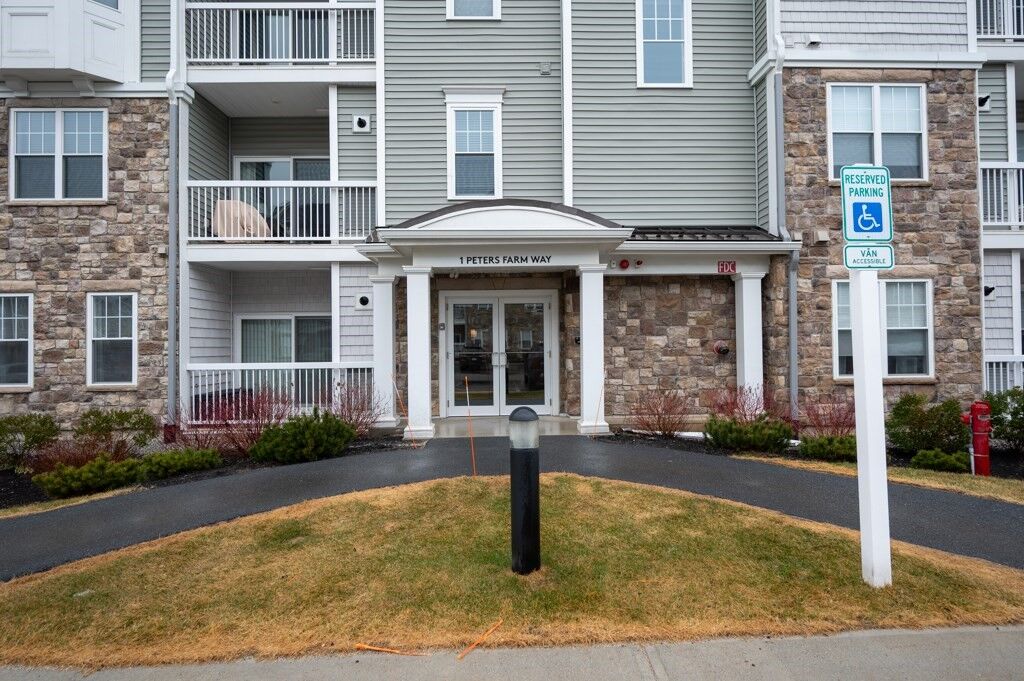 Property Photo:  1105 Peters Farm Way 105  MA 01581 