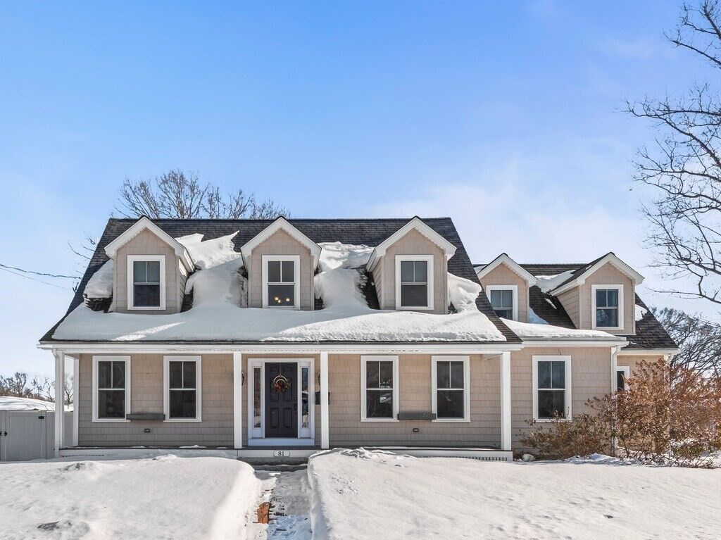 Property Photo: 81 Longmeadow Dr MA 01852