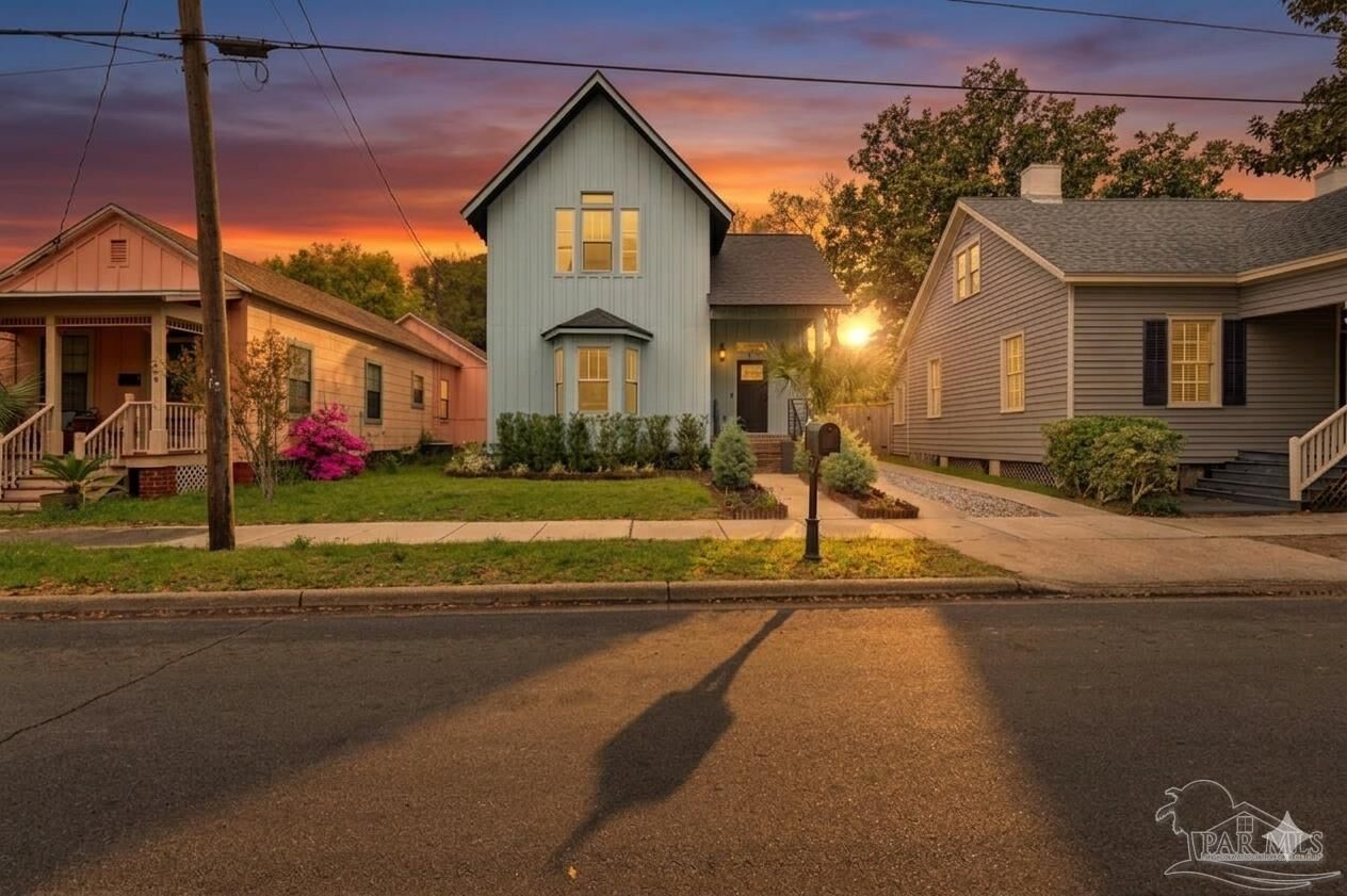 Property Photo: 412 E Belmont St FL 32501