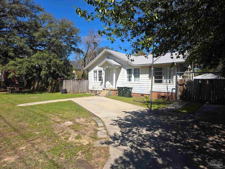 Property Photo:  3624 W Jackson St  FL 32505 
