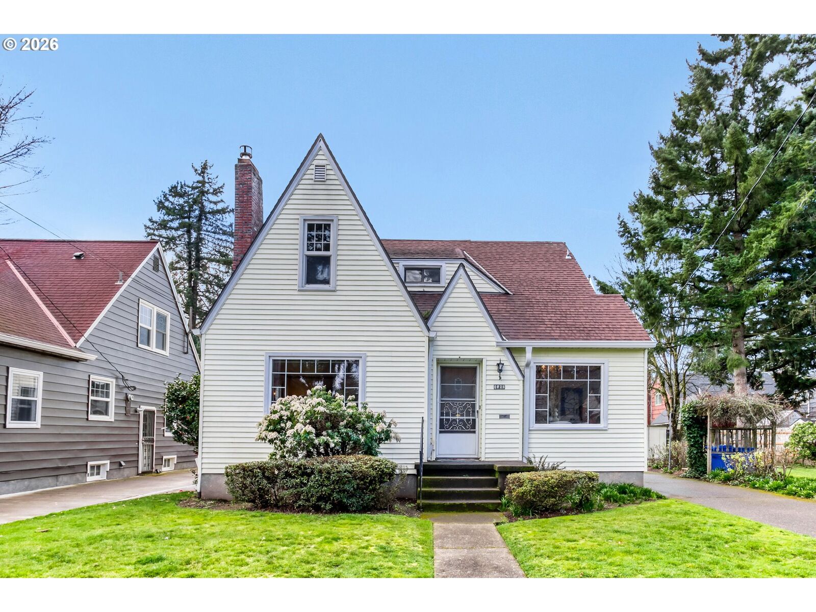 Property Photo:  1725 NE 61st Ave  OR 97213 