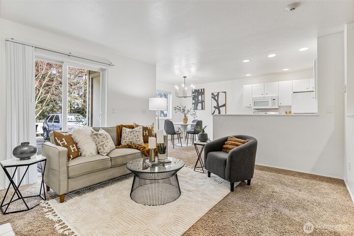 Property Photo:  6525  200th Street SW 101  WA 98036 