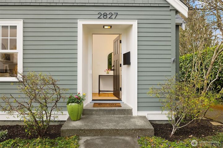 Property Photo:  2827  40th Avenue W  WA 98199 