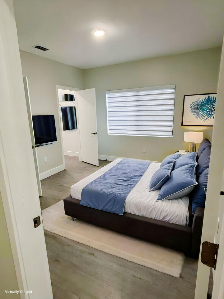 Property Photo: 2210 W 5th Way FL 33010