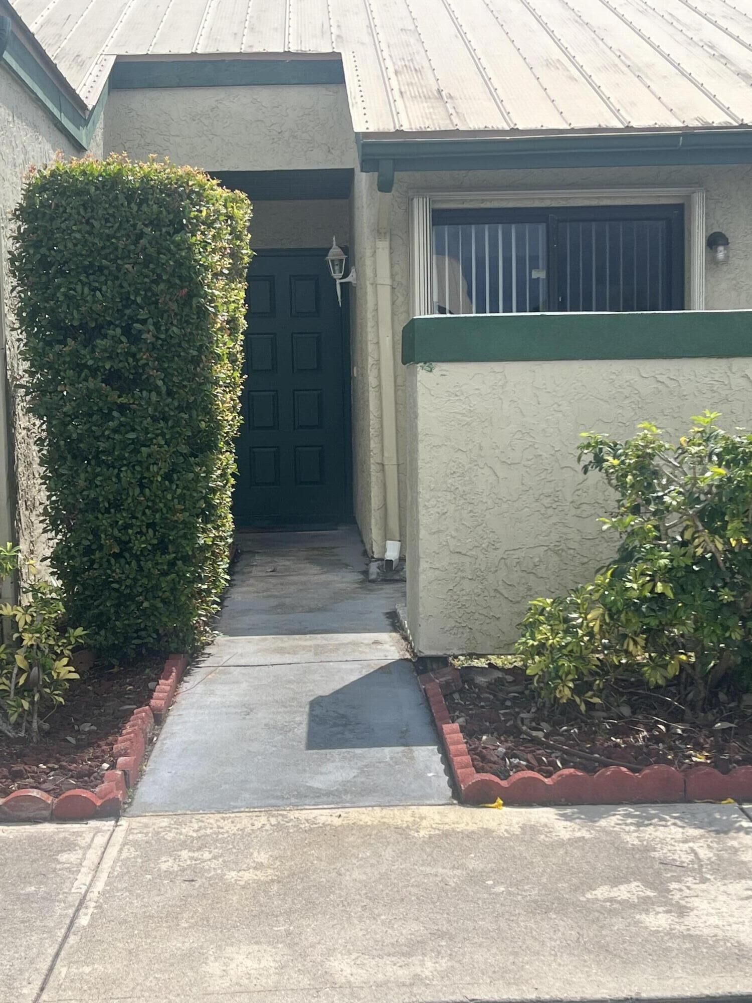 Property Photo: 566 SW Sara Boulevard FL 34953