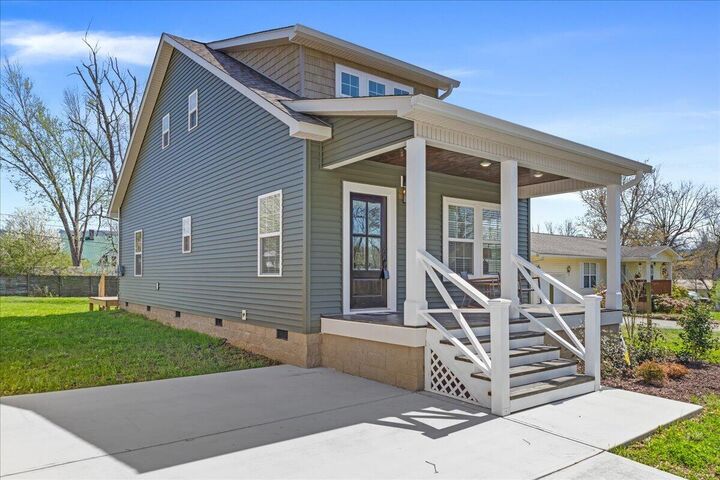 Property Photo:  911 Indiana Avenue  TN 37331 