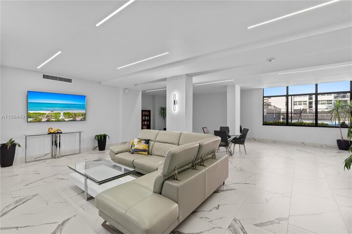 Property Photo:  1890 S Ocean Dr 1002  FL 33009 