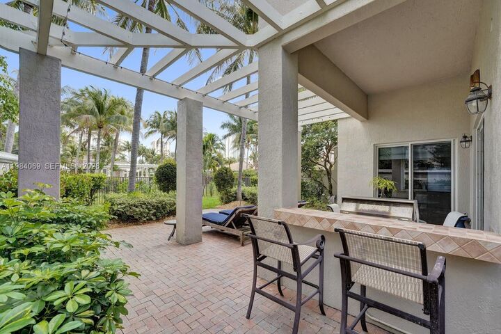 Property Photo:  899 Spinnaker Dr W  FL 33019 