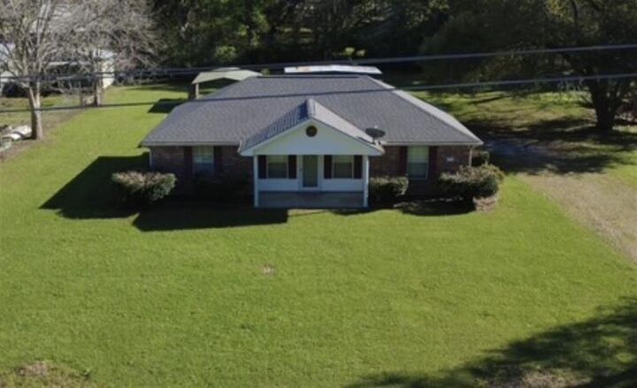 Property Photo:  2718 Railroad Street  LA 70515 