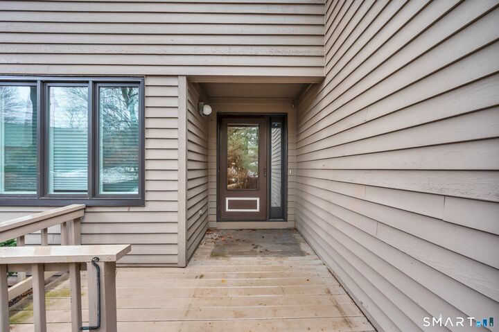 Property Photo:  8 Ironwood Road  CT 06117 