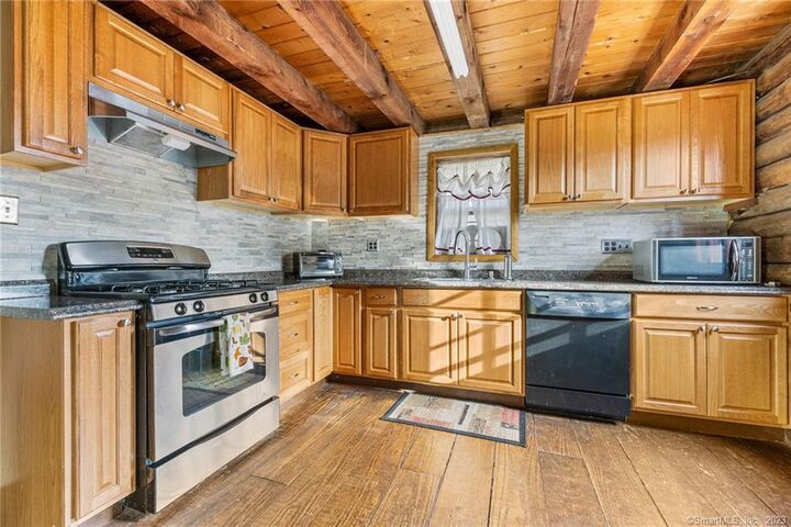 Property Photo:  30 Hungerford Road East  CT 06423 