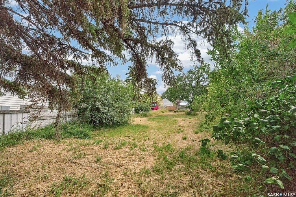 Property Photo:  59 Iroquois Street W  SK S6H 5A4 