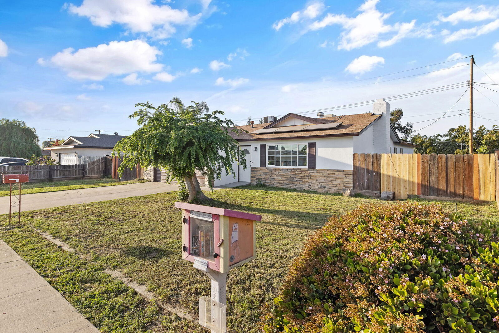 Property Photo:  444 E Citrus Drive  CA 93223 
