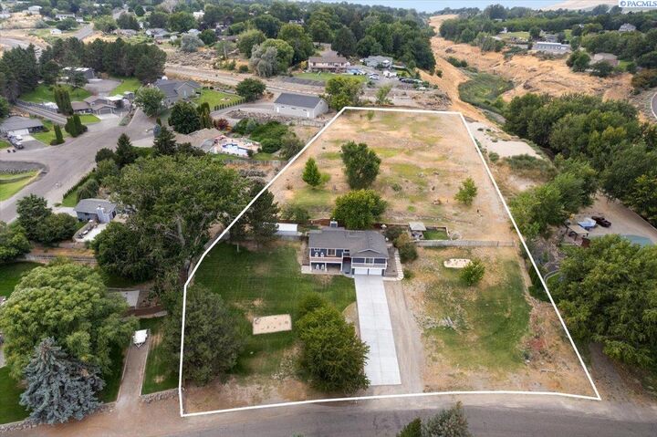 Property Photo:  3026 Escolar Rd  WA 99338 