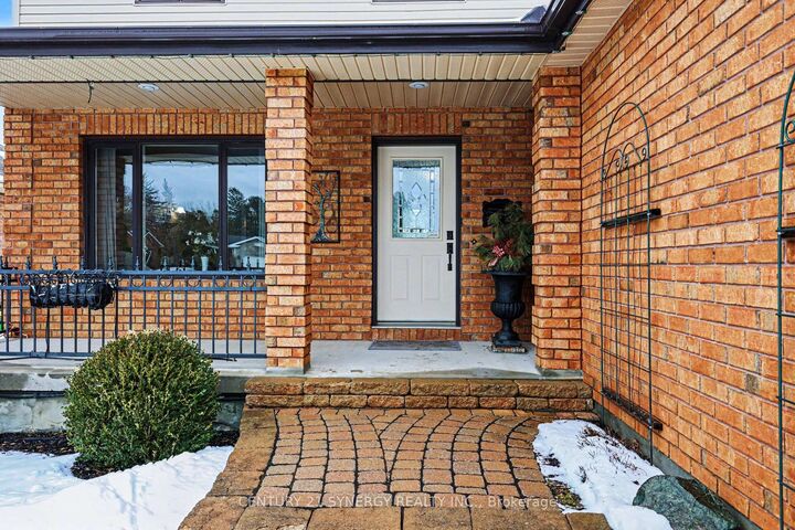 Property Photo:  43 Burgess Street  ON K7C 4E1 