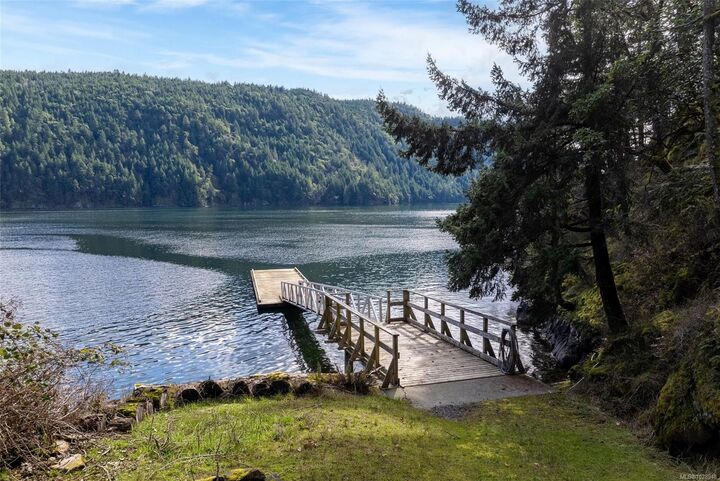 Property Photo: 1081 Aspen Rd BC V0R 2L0