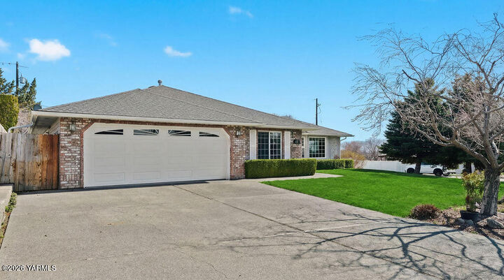 Property Photo:  101 N 86th Ave  WA 98908 