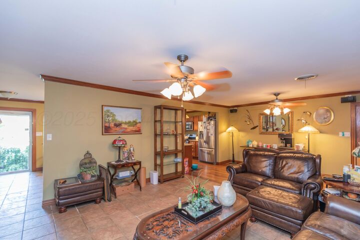 Property Photo:  105 S Pratt Street  TX 79019 