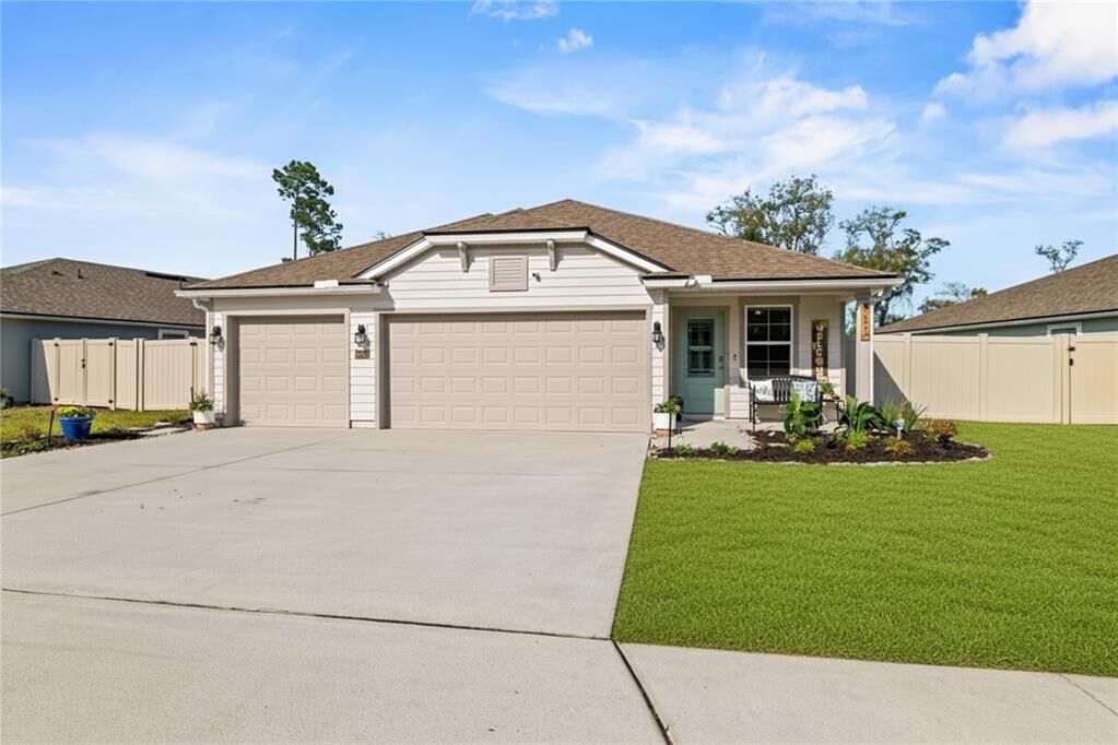 Property Photo: 66087 Edgewater Drive FL 32097