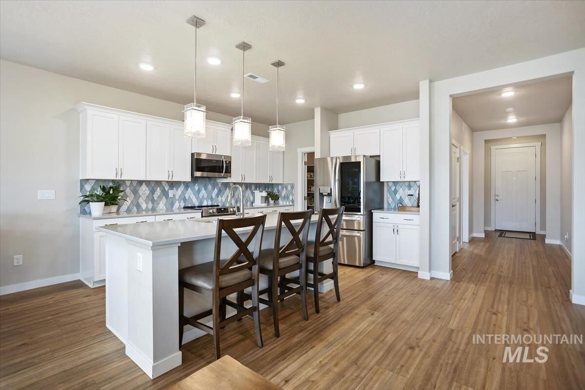 Property Photo:  3729 S Maple Ridge Ave  ID 83686-3902 