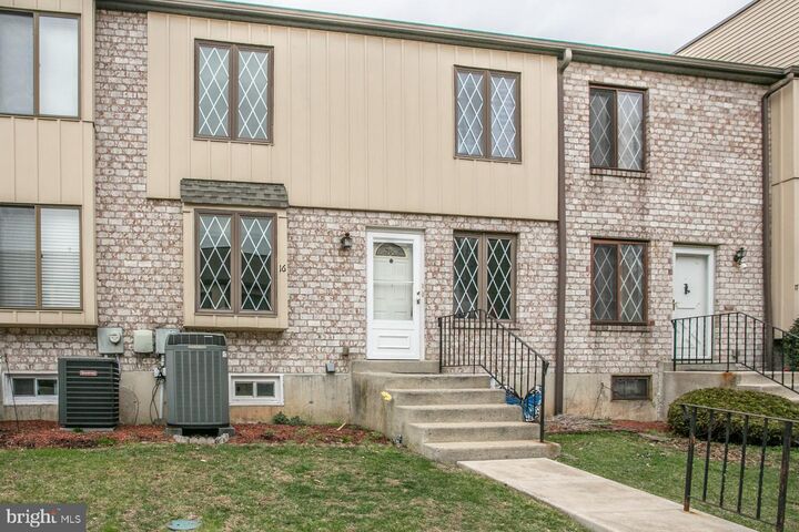 Property Photo: 5200 Hilltop Drive 538 PA 19015