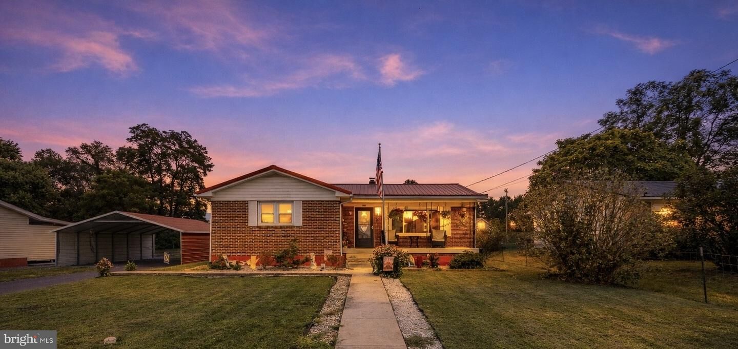 Property Photo:  207 Clements Street  WV 26836 