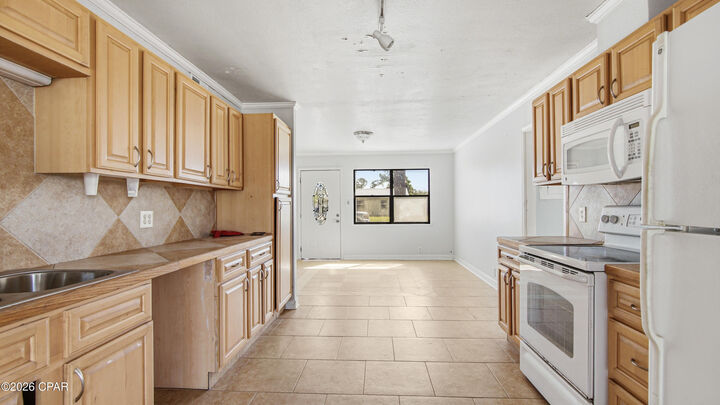 Property Photo: 1613 Hickory Avenue FL 32405