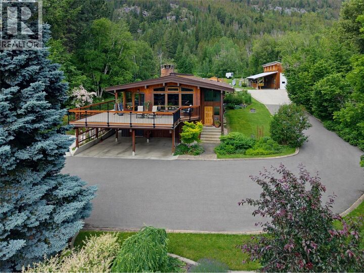 Property Photo: 571 60 Street Southwest BC V1E 3B3