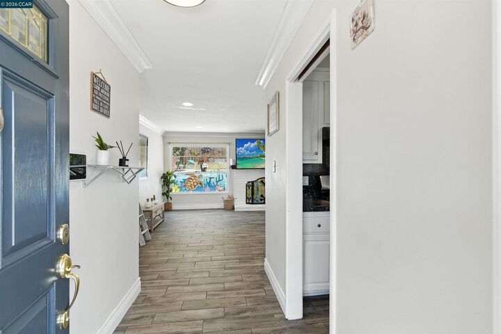 Property Photo: 1201 Valle Vista Ave CA 94589